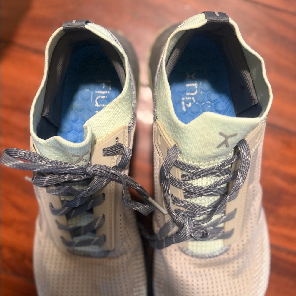 Flux Light Gray Athletic Running Shoes for Men - Picture 4 of 12